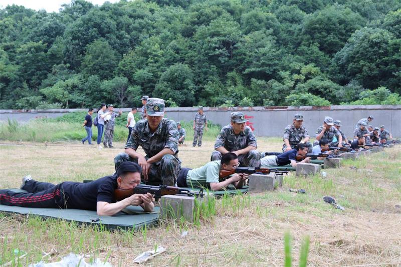 公司組織兩級機關員工軍事拓展訓練